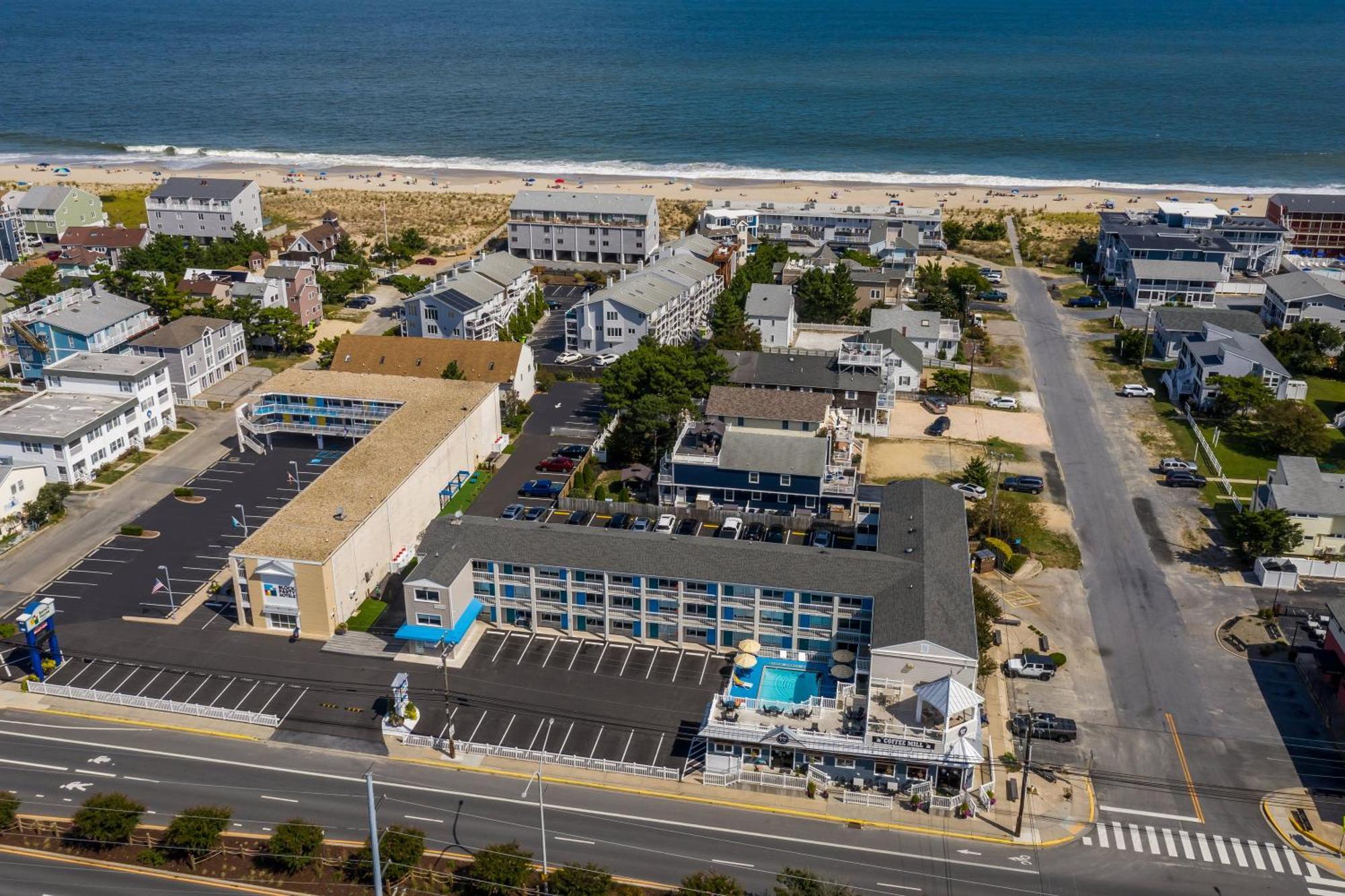 Отель Atlantic Oceanside Dewey Дьюи-Бич Экстерьер фото